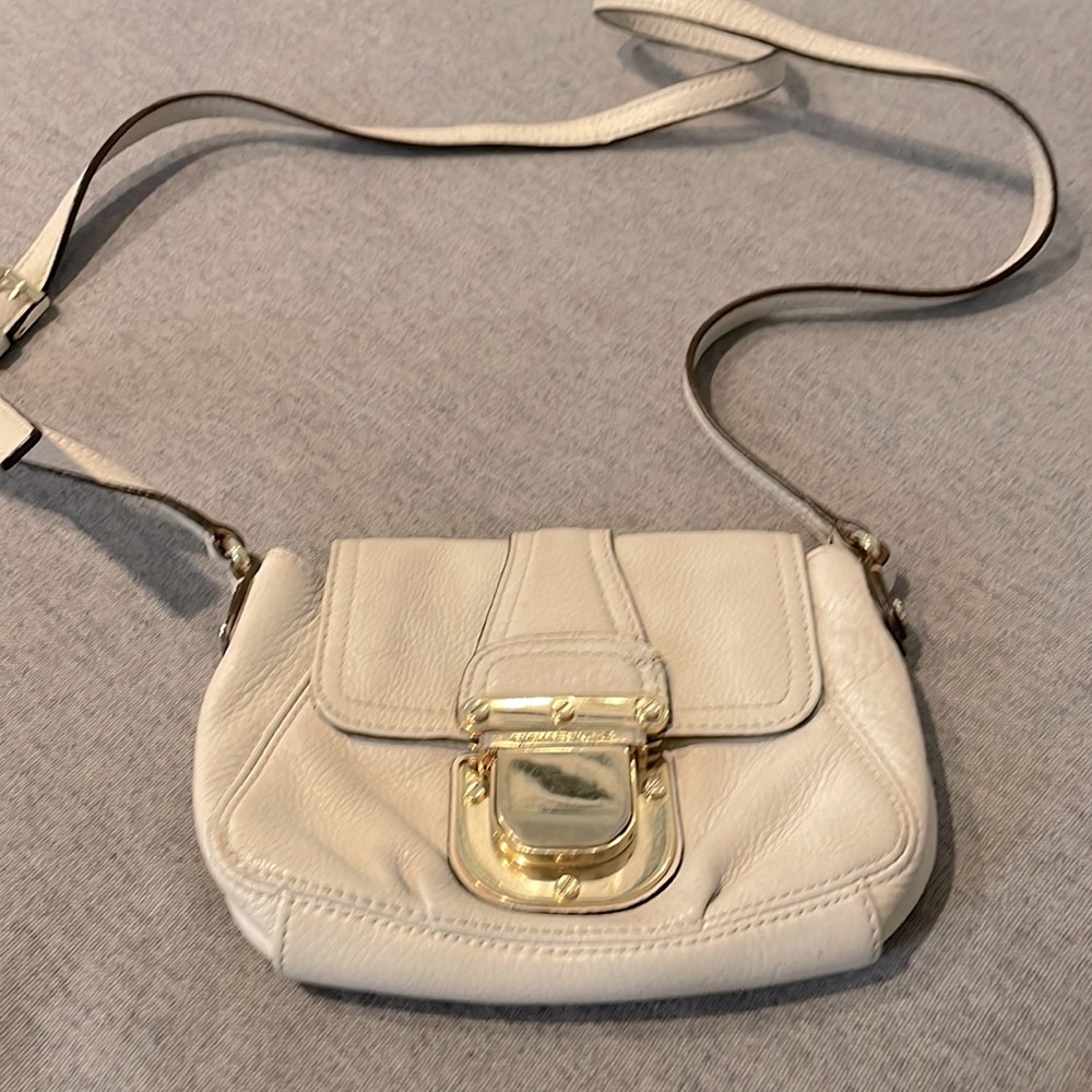 Crossbody Michael Kors Bag!